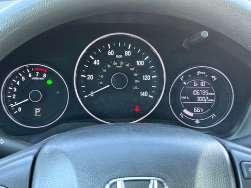 Used 2018 Honda HR-V LX image 12