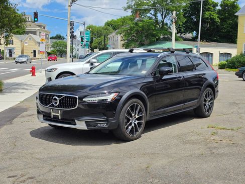 Used 2018 Volvo V90 T6 Cross Country w/ Convenience Package AWD/4WD image 3