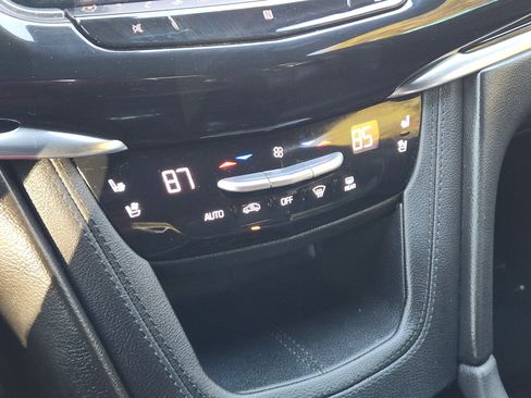 Used 2020 Cadillac XT6 Premium Luxury image 23