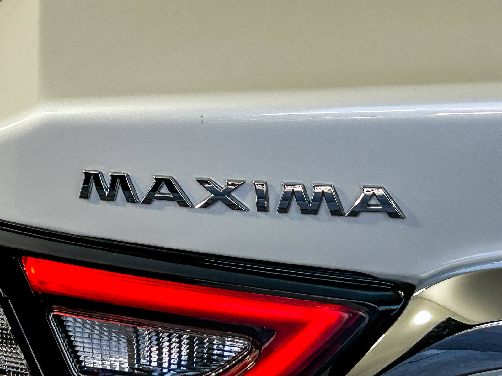 Used 2023 Nissan Maxima SV w/ Floor Mat Group FWD image 10