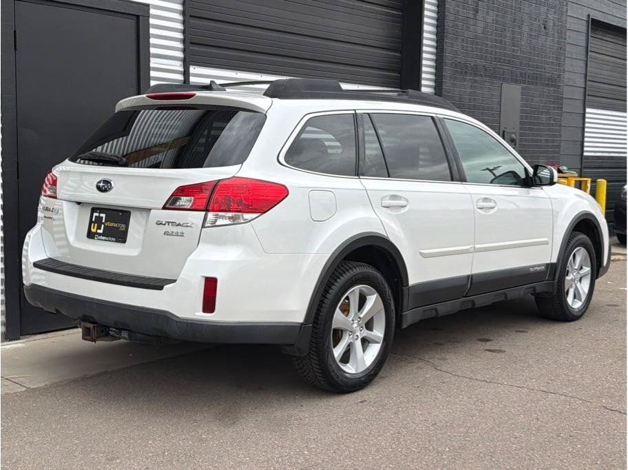 Used 2014 Subaru Outback 2.5i Limited AWD/4WD image 3