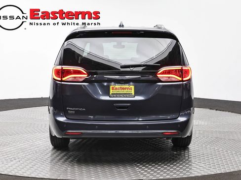 Used 2020 Chrysler Pacifica Touring-L FWD image 6