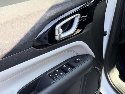 Used 2022 Jeep Compass Limited image 17