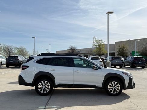 Used 2025 Subaru Outback Premium image 6