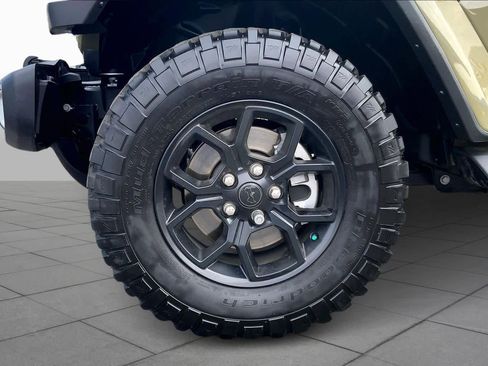 Used 2025 Jeep Gladiator Sport image 11