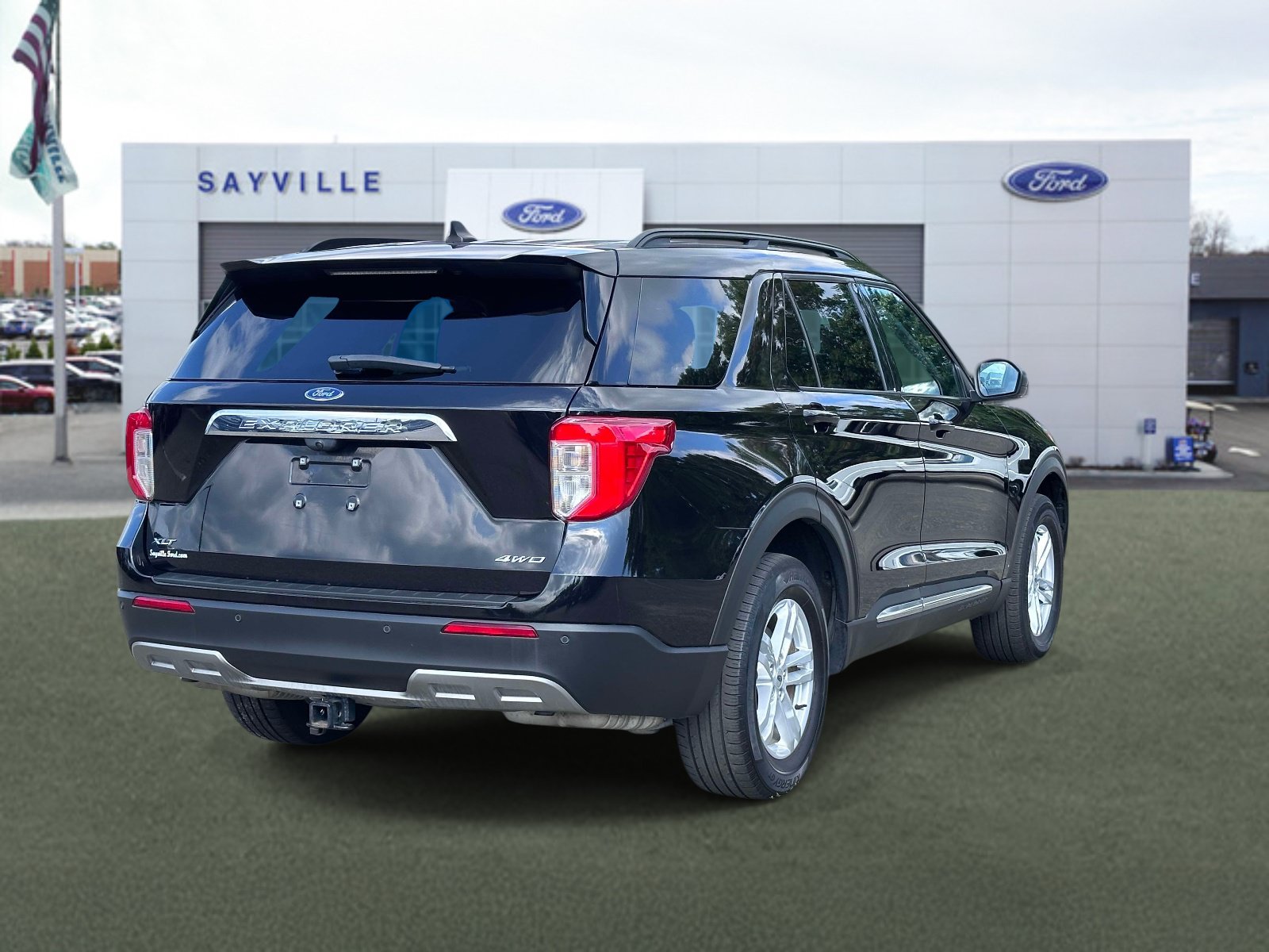Certified 2023 Ford Explorer XLT w/ Equipment Group 202A AWD/4WD image 5