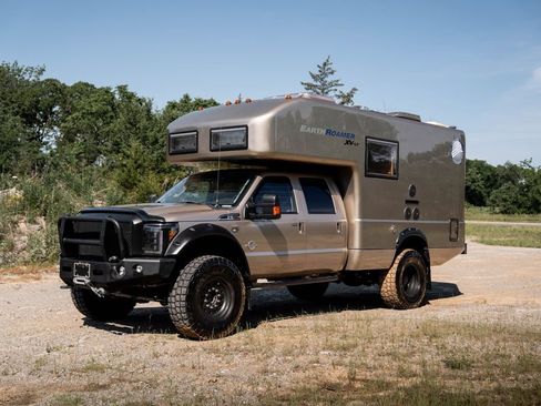Used 2011 Ford F550 4x4 Crew Cab Super Duty w/ Payload Upgrade Pkg image 6