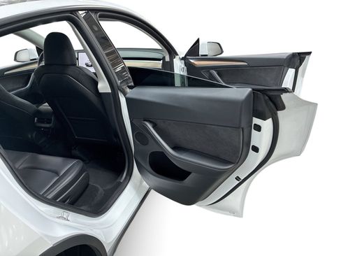 Certified 2023 Tesla Model Y Long Range AWD/4WD image 12