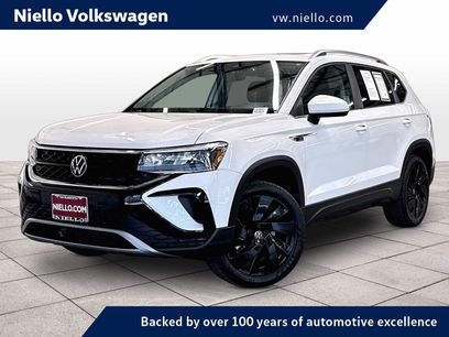 Used 2023 Volkswagen Taos SE w/ Panoramic Sunroof Package