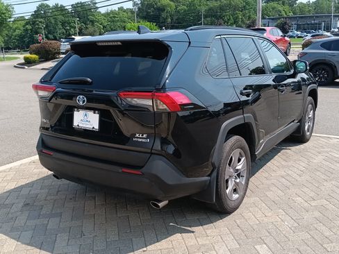 Used 2024 Toyota RAV4 XLE w/ Convenience Package AWD/4WD image 5