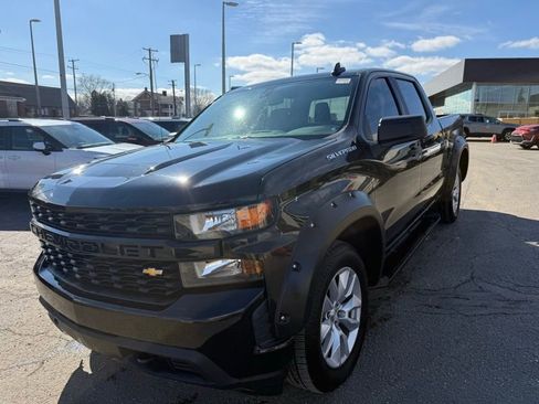 Used 2019 Chevrolet Silverado 1500 Custom w/ Custom Value Package image 3