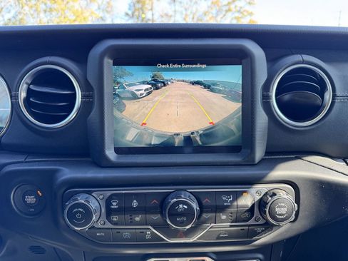 Used 2022 Jeep Wrangler Unlimited Sahara w/ Cold Weather Group image 13