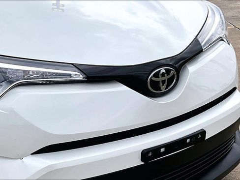 Used 2019 Toyota C-HR XLE FWD image 29