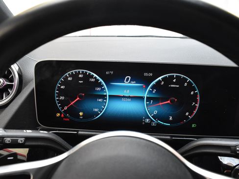 Used 2021 Mercedes-Benz GLA 250 4MATIC w/ AMG Line Exterior image 32