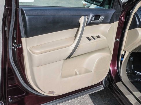 Used 2013 Toyota Highlander SE image 27