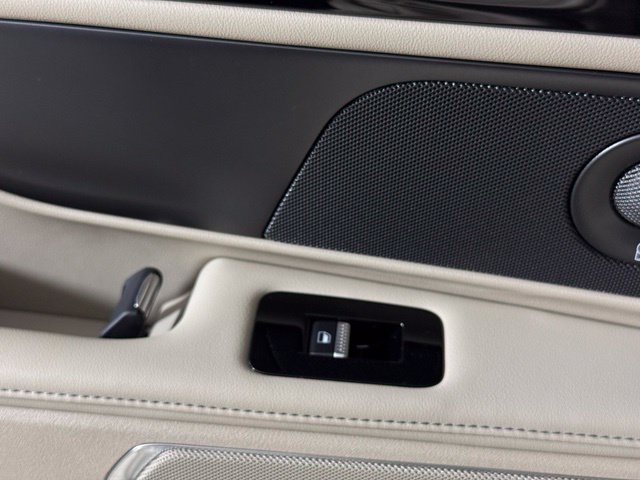 Used 2025 Lincoln Nautilus Reserve AWD/4WD image 25