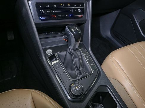 Used 2024 Volkswagen Tiguan SE AWD/4WD image 38