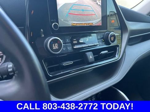 Used 2024 Toyota Highlander LE FWD image 25