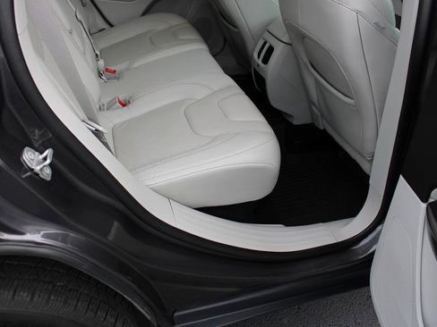 Used 2021 Jeep Cherokee Limited AWD/4WD image 40