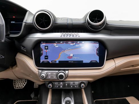 Certified 2019 Ferrari Portofino Base image 30