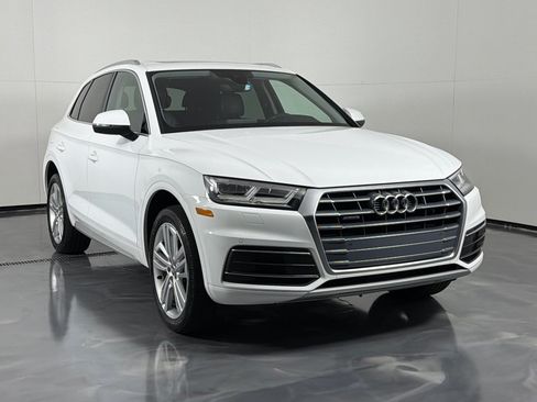 Used 2018 Audi Q5 2.0T Premium Plus w/ Premium Plus Package AWD/4WD image 3