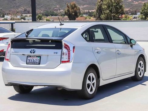 Used 2015 Toyota Prius Three w/ Preferred Accessory Package FWD image 7