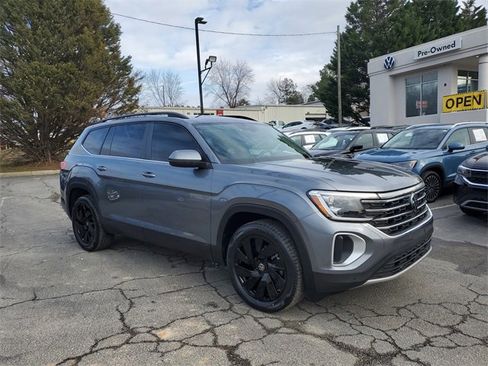 Certified 2024 Volkswagen Atlas SE image 3