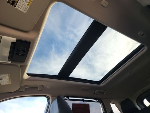 Certified 2022 Nissan Rogue Platinum w/ Head-Up Display Package image 16