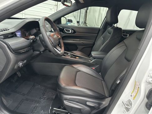 Used 2025 Jeep Compass Latitude w/ Altitude Special Edition image 21