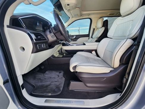 Used 2022 Lincoln Navigator Black Label image 9