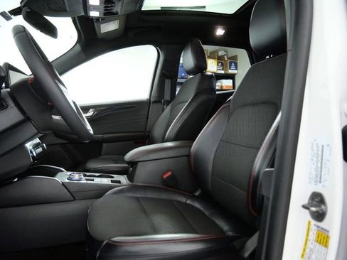 Used 2024 Ford Escape ST-Line Select w/ Tech Pack #2 image 17