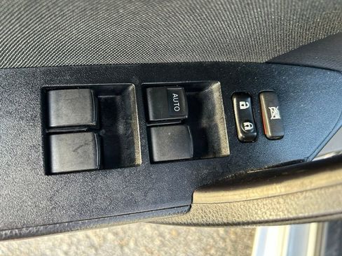 Used 2017 Toyota Corolla LE FWD image 17