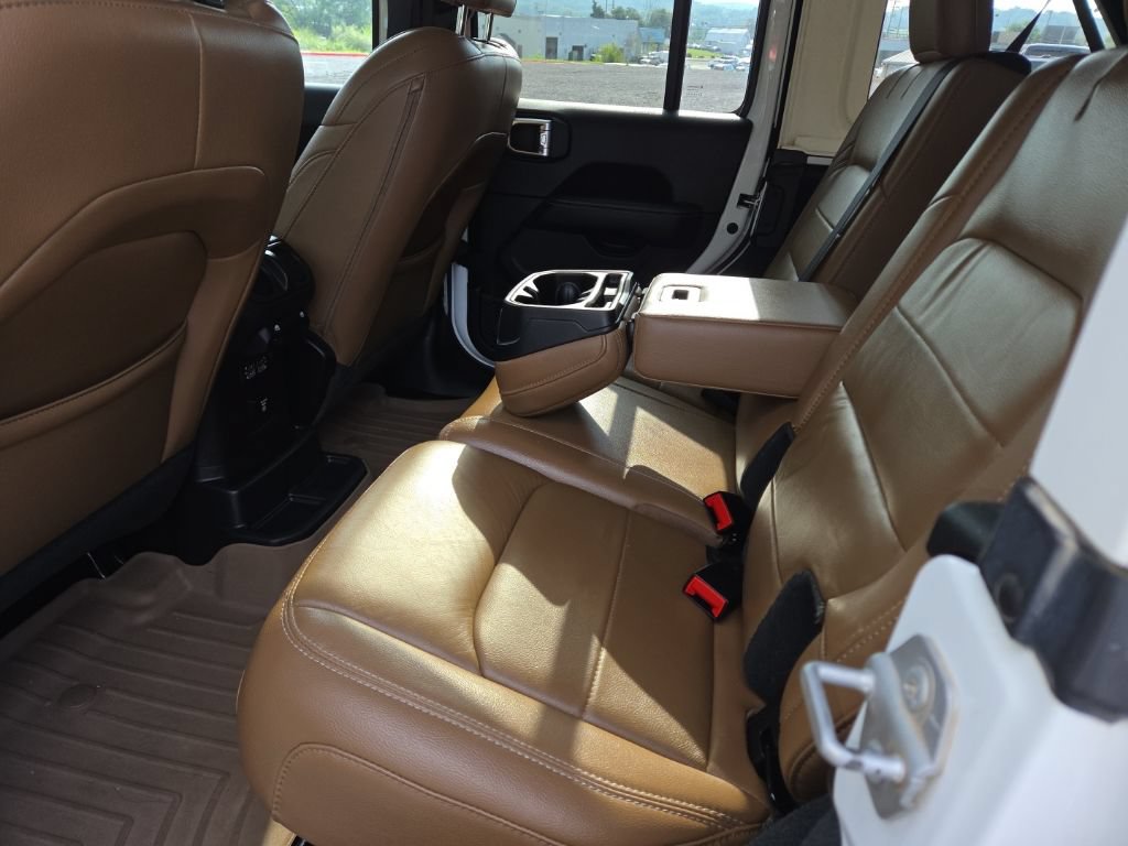 Used 2022 Jeep Wrangler Unlimited Sahara w/ Safety Group AWD/4WD image 38