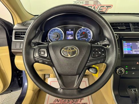 Used 2017 Toyota Camry LE FWD image 13
