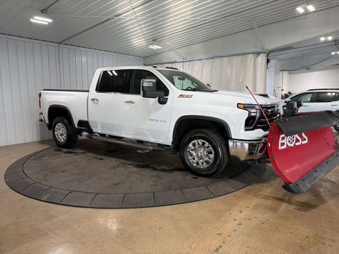 Used 2024 Chevrolet Silverado 3500 LTZ w/ LTZ Convenience Package image 9