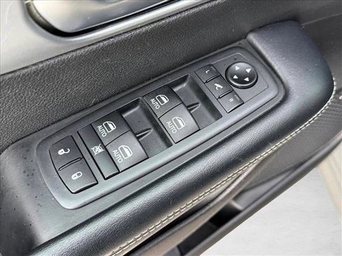 Used 2020 Chrysler Pacifica Limited w/ Advanced Safetytec Group FWD image 19