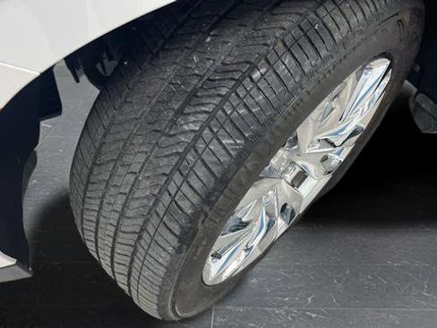 Used 2024 GMC Yukon XL Denali AWD/4WD image 40