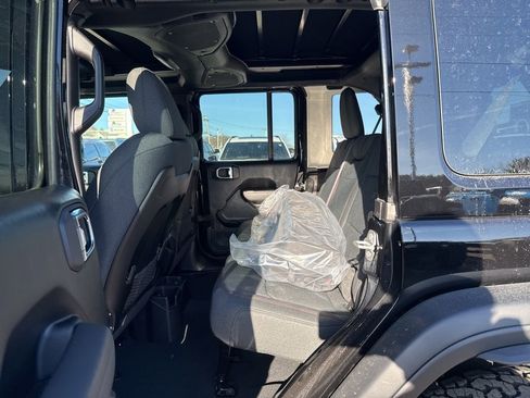 New 2026 Jeep Wrangler Unlimited Rubicon w/ Technology Group image 23