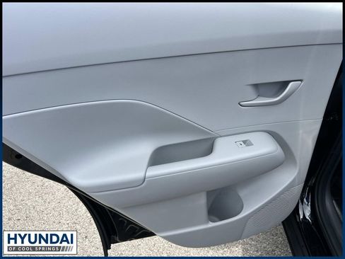 New 2027 Hyundai Kona SE FWD image 18