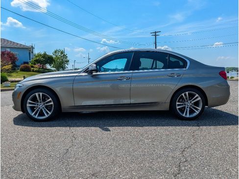 Used 2018 BMW 330i Sedan RWD image 9