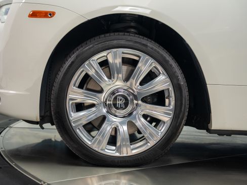Used 2017 Rolls-Royce Dawn RWD image 11