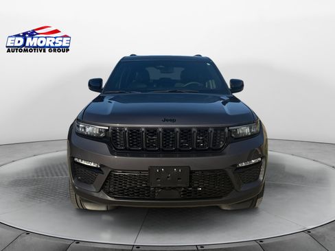 Used 2024 Jeep Grand Cherokee Limited w/ Black Appearance Package AWD/4WD image 8