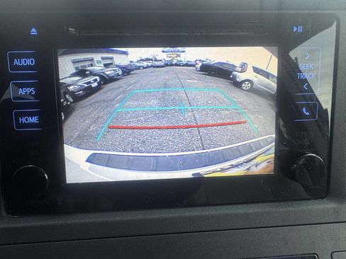 Used 2015 Toyota Sienna LE image 23