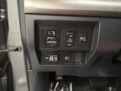 Certified 2019 Toyota Tundra SR5 AWD/4WD image 19