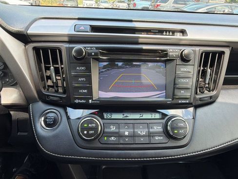 Used 2018 Toyota RAV4 XLE AWD/4WD image 17