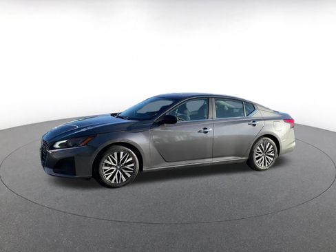 Used 2025 Nissan Altima 2.5 SV image 8