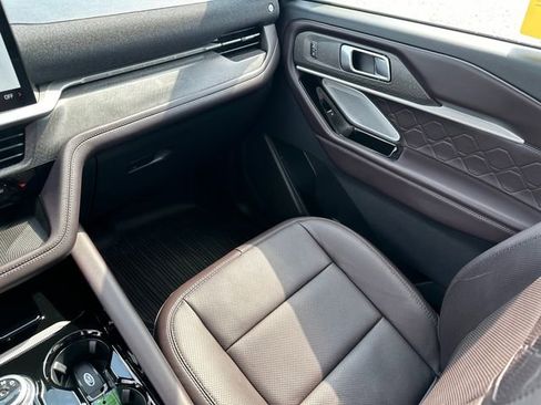 Used 2025 Ford Explorer Platinum w/ Ultimate Package image 24