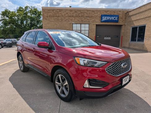 Used 2024 Ford Edge SEL w/ Convenience Package AWD/4WD image 4