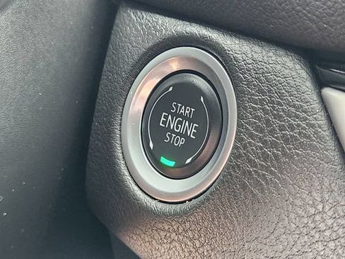 Used 2025 Cadillac XT4 Premium Luxury FWD image 20
