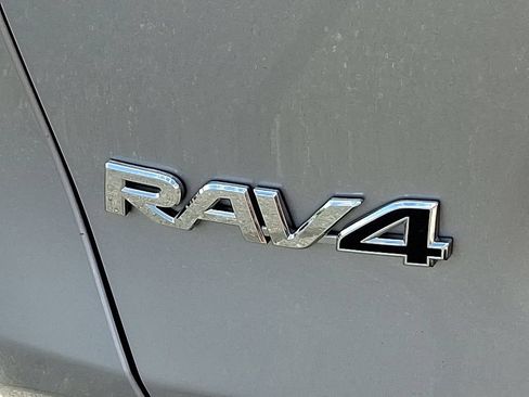 Certified 2021 Toyota RAV4 XLE w/ Convenience Package AWD/4WD image 33